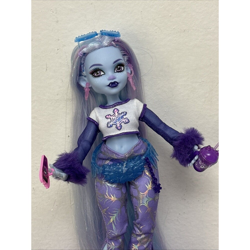 Monster High Abbey Bominable Doll, Outfit, Shoes, Backpack, Tundra, Fur Stole
